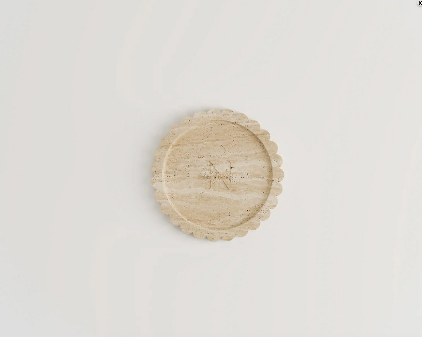 ABIGAIL Travertin-Dekoteller – 20 cm – Handgefertigte Natursteinschale mit Blütenkante