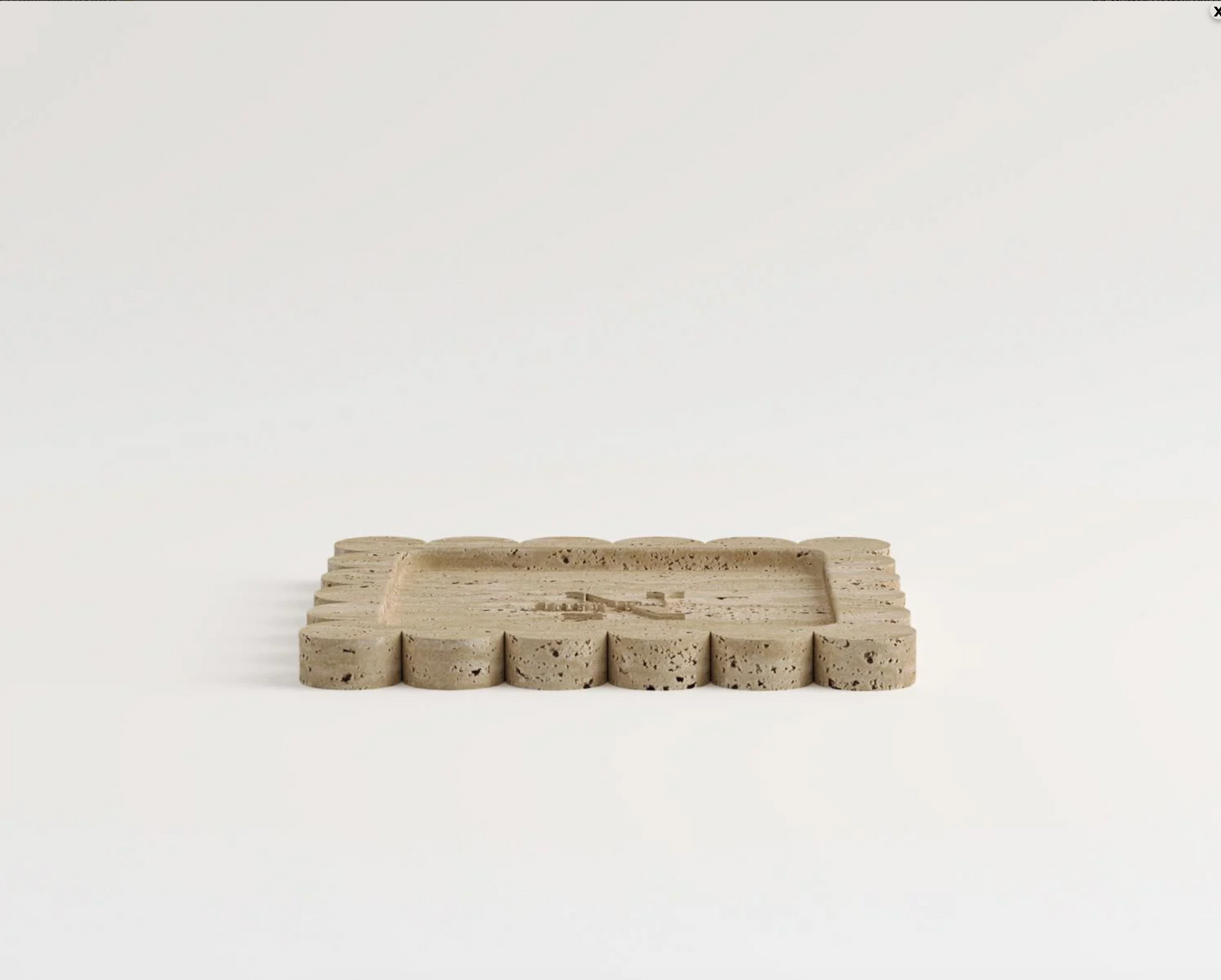 LAUREN Travertin-Dekoteller – 20 × 20 cm – Quadratisch mit Blütenkante, Naturstein