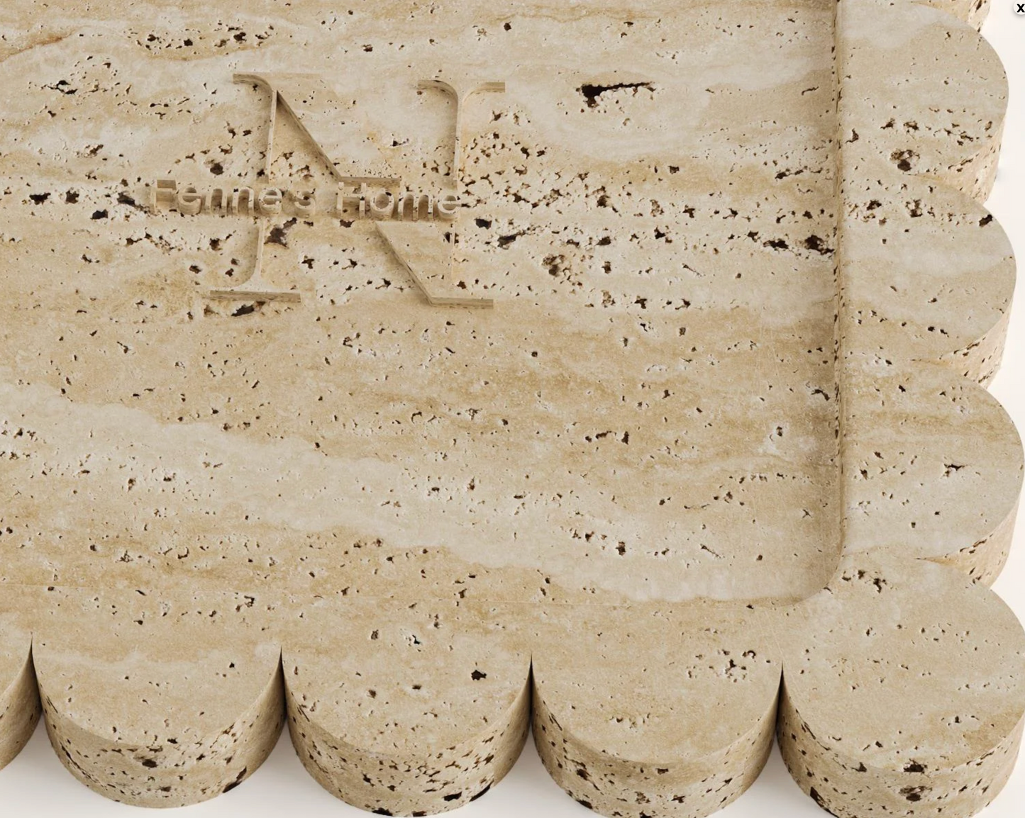 LAUREN Travertin-Dekoteller – 20 × 20 cm – Quadratisch mit Blütenkante, Naturstein